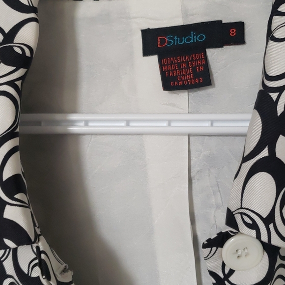 Blazer - Picture 3 of 4